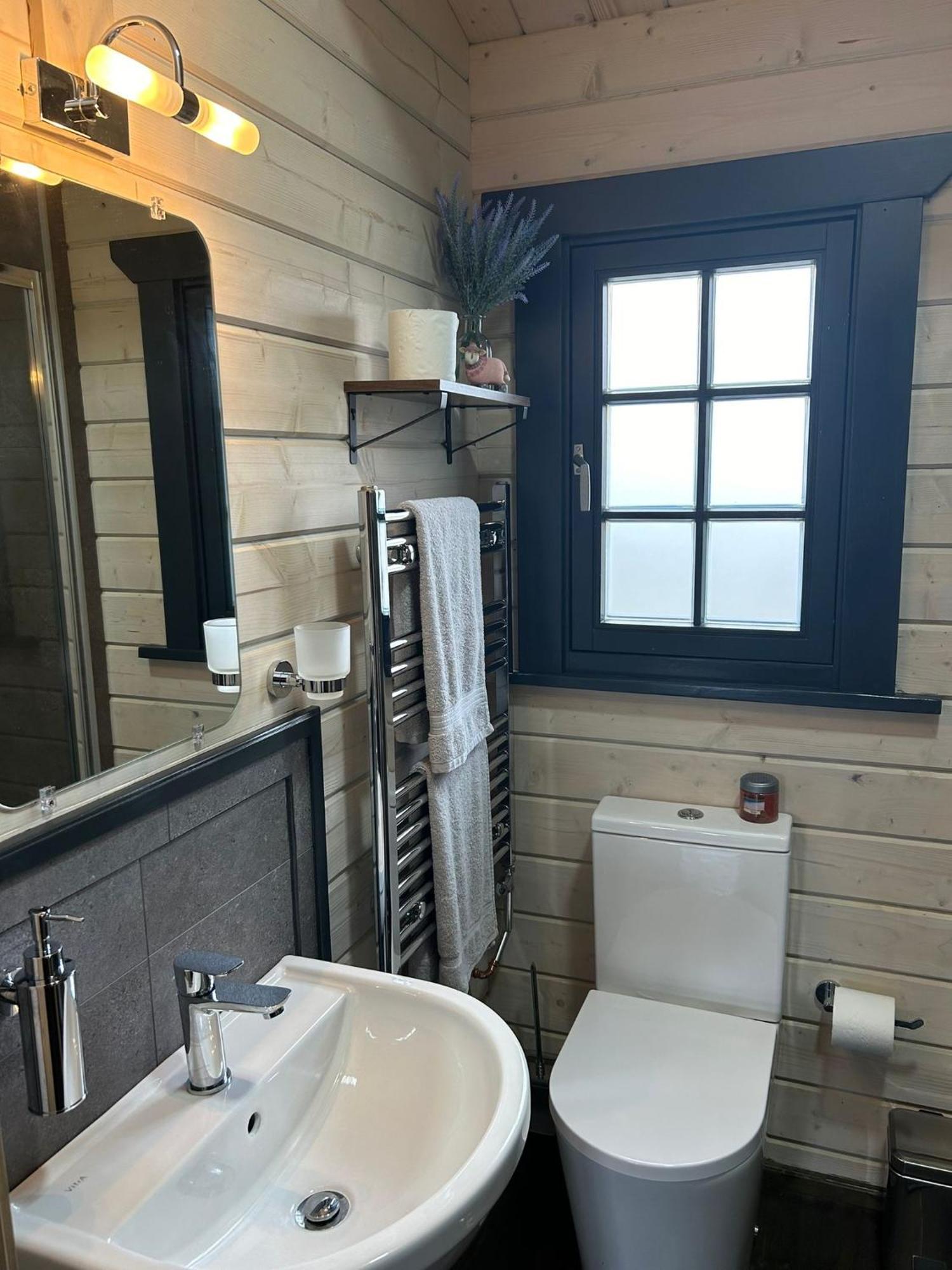 Little Rock Retreat Log Cabin With Hot Tub Castletown Gheoghegan Luaran gambar